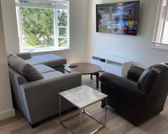 Entire central & spacious home for the family! - Gibsons - Living room