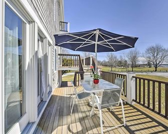 Multi-Level Marion House: Loft, Deck + Ocean Views - Marion - Balcón