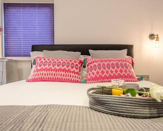 Papillon, Southwold - A Modern Flat with Balcony - Southwold - Bedroom