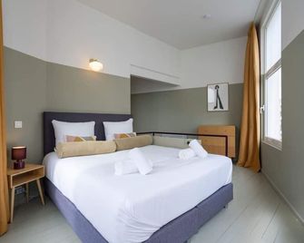 Shway - The Black Pants - אנטוורפן - חדר שינה