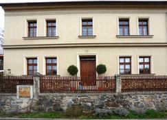 Penzion U Lasiku - Horoměřice - Building