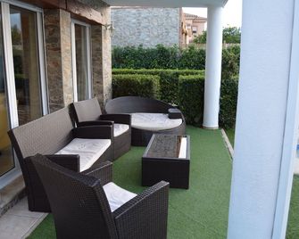 Nice And Quiet Villa, Private Pool, Bbq, A/C, Near The Beach - L'Hospitalet de l'Infant - Patio