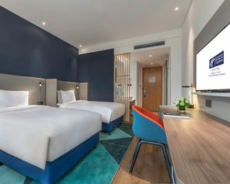 Holiday Inn Express Qingdao Chengyang Central By IHG - Qingdao - Yatak Odası