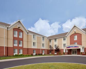 Candlewood Suites Kansas City Speedway - Kansas City - Building