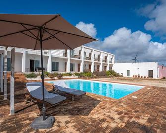 Room 'Maio' with Sea View, Shared Pool and Wi-Fi - Bordeira - Piscina