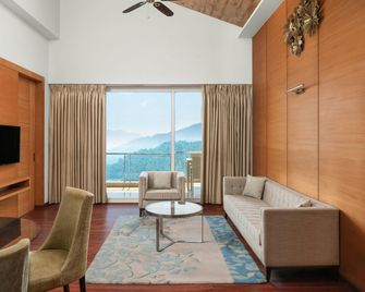 The Fern Surya Resort Dharampur, Kasauli Hills, Series by Marriott - Kasauli - Stue