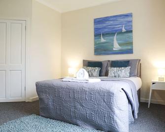 Glasgow, 3 Bed Close to City Centre w/ Free Street Parking - Glasgow - Bedroom