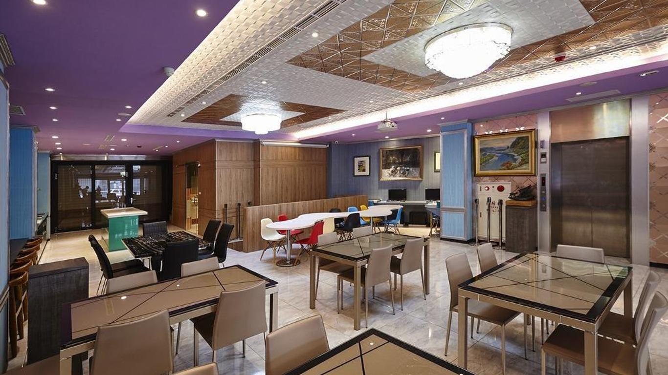 Lily Hotel
