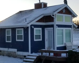 Ocean Bluff Farm Guest House West Side Views Of The Ocean, Mountains & Sunsets! - Coupeville - Budova