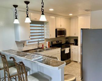 Casita San Marcelo - Wonderfully Cozy 1bd/1ba - Brownsville - Küche
