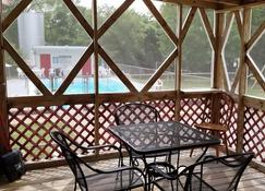 The Cottage Resort - Branson - Balcony