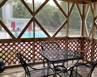 The Cottage Resort - Branson - Balcony