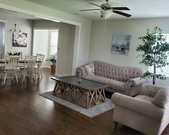 Nice European Style Townhome close to all - Kaysville - Sala de estar