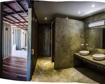 Us hostel samui - Ko Samui - Baño