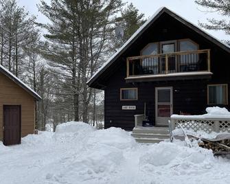 Quiet Retreat for Nature Lovers - 4 Seasons, Pet Friendly, Secluded - Woodview - Edificio