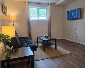 Cozy acreage in the country! Come relax and unwind. - Lac La Biche - Huiskamer
