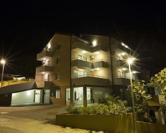 Apartments Vila Adrijana And Fitness Studio Wolf - Baška Voda - Gebouw
