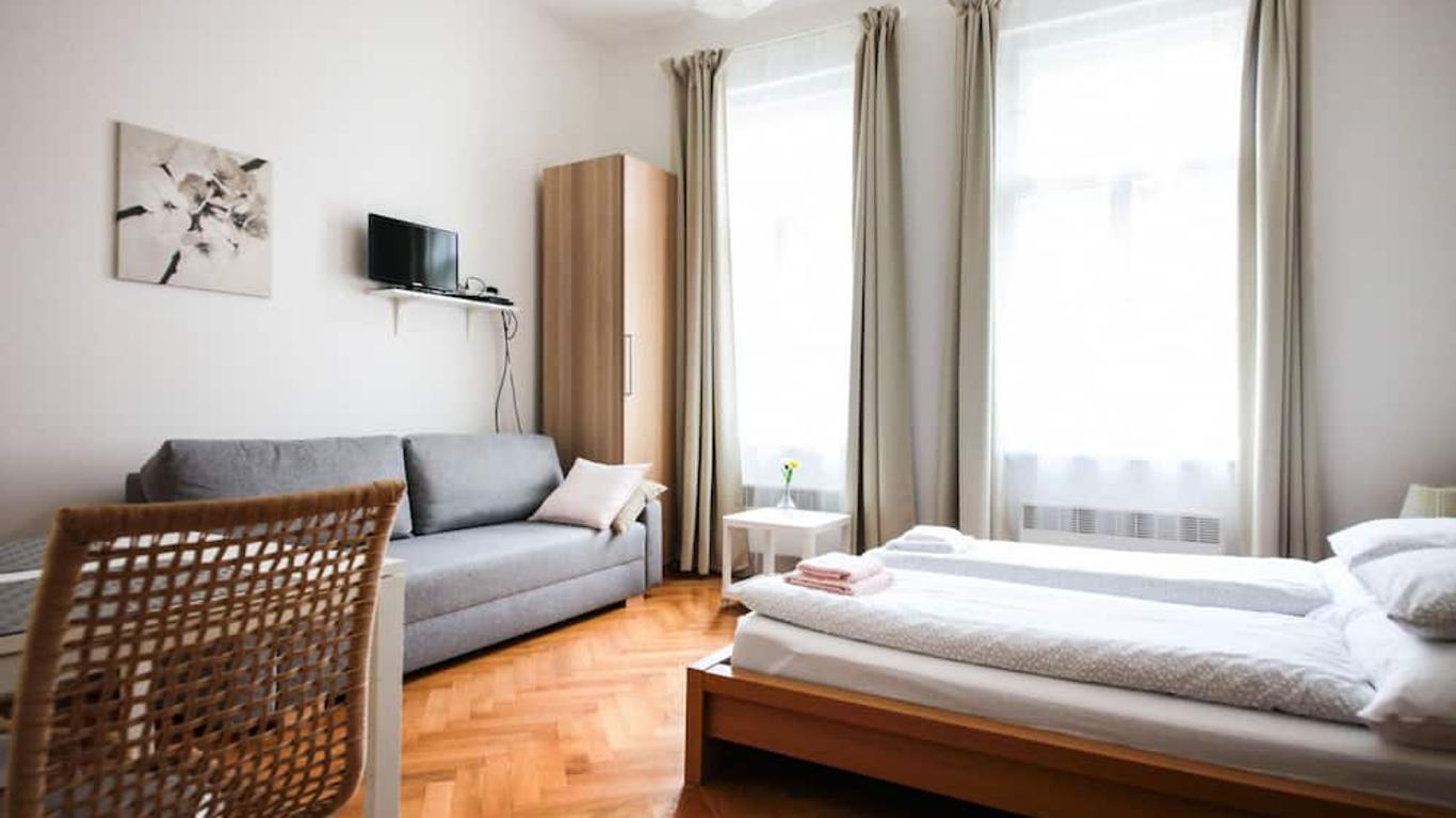 City Castle Aparthotel