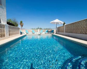 Villa Leonie, private pool, jacuzzi, 8p - Orba - Pool