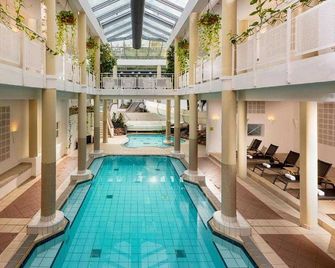 Sunday Resort Marina Wolfsbruch - Familienapartments - Rheinsberg - Pool