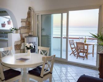 Azzurro B&B - Cefalú - Comedor