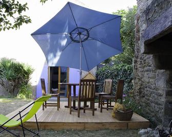 Traditional house between sea and countryside in Piriac. 15 minutes from the beach by bike - Piriac-sur-Mer - Patio