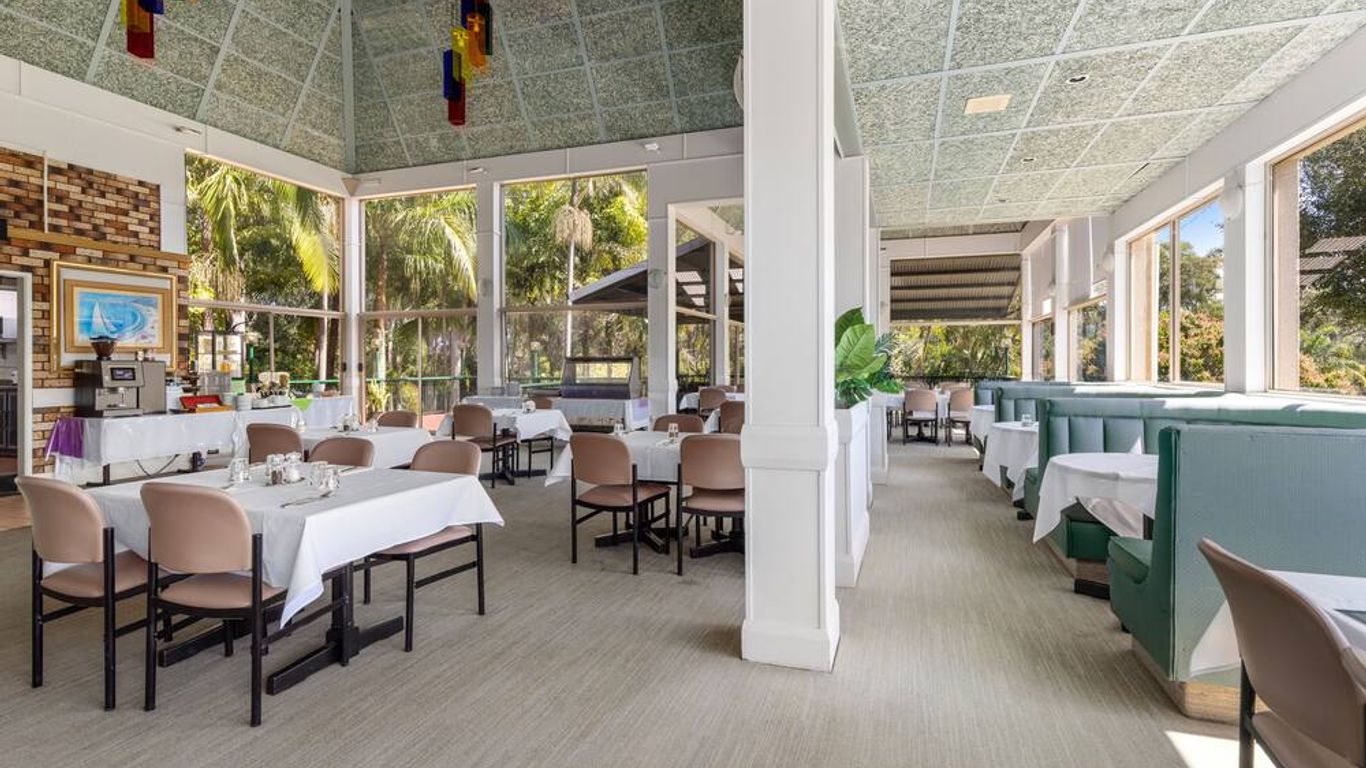 كوفس هاربور سانكتشيويري ريزورت