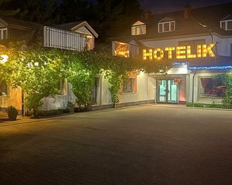Hotelik Zielonka - Zielonka (Powiat wołomiński) - Building