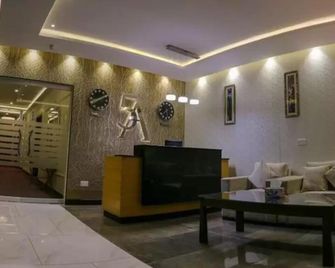 5th Avenue Hotel - Bahāwalpur - Lobby