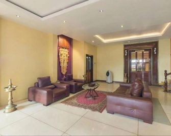 Hotel Victoria - Thalassery - Lobby