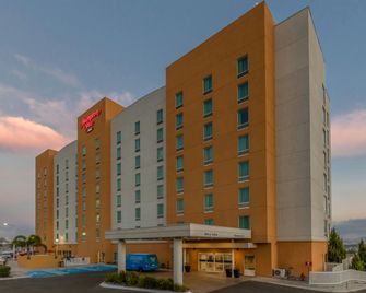 Hampton Inn by Hilton Queretaro Tecnologico - Querétaro - Rakennus