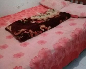 Bromo Authentic Homestay - Putus - Bedroom