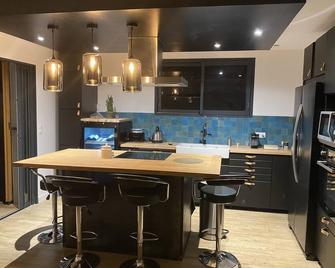 Luxury villa, panoramic view of the harbor of Marseille - Septèmes-les-Vallons - Cuisine