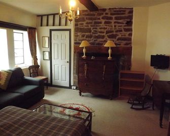 디 올드 코트 하우스 B&B - 로스 온 와이 - 거실