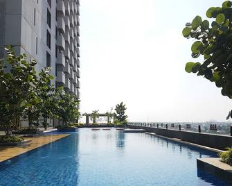 Nice And Cozy Studio At Tree Park City Apartment - Tangerang City - Pool