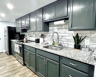 Serene Suite Home near Logan International Airport - Boston - Cocina