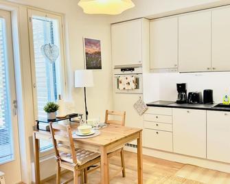 Brand New Studio surrounded by forest - Turku - Sală de mese