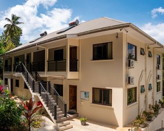 Kanasuk Self Catering Apartments - Baie Lazare - Gebäude