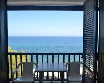 Hotel Maro - Agios Ioannis - Balcony