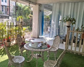 Ragade's Swarajya Luxury Homestay - Aurangabad - Patio