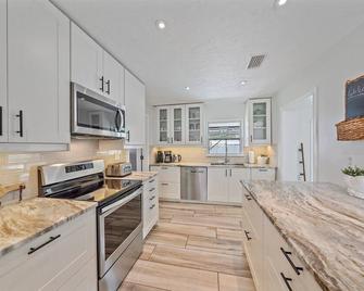 The Gecko House - Family Friendly - 3D Tour Available! - Sarasota - Cuisine