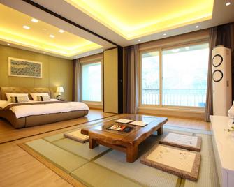 Cheongpyeong Family Hotel - Gapyeong - Bedroom
