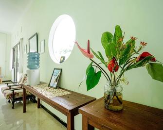 Sekar Gambir Homestay - Batu - Bedroom