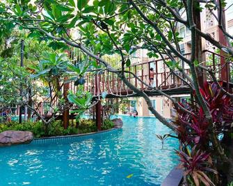Atlantis Jomtien Waterworld Resort - Jomtien - Piscina