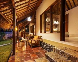 Village Vibes Lombok - Kuta - Patio