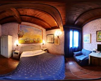 Hotel Bolero - Sirmione - Bedroom