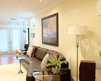 Luxury Romantic Designer Suite on Trendy Main Street - Vancouver - Sala de estar