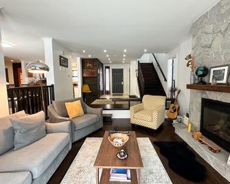 Valley Manor - Humber Valley Resort, Perfect home for a West Coast get away - Steady Brook - Living room