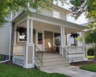 Boutique Gallery House - Stay inside a Work of Art - Sheboygan - Gebouw