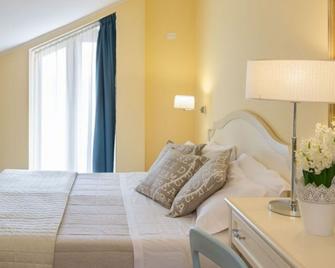 Beyou Hotel Villa Rosa - Riccione - Camera da letto